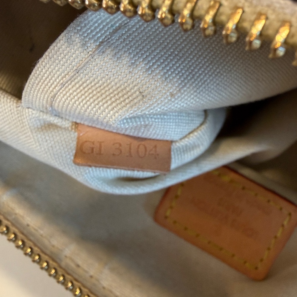 Louis Vuitton Crossbody - Picture 10 of 10